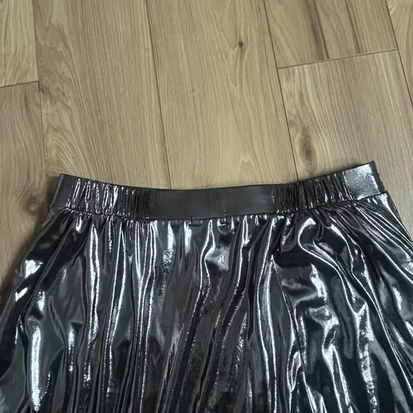 (B39) TORRID Plus Size (00 M | 10) Metal Grey Liquid Shine Midi Skirt W/ Pockets - Picture 3 of 7